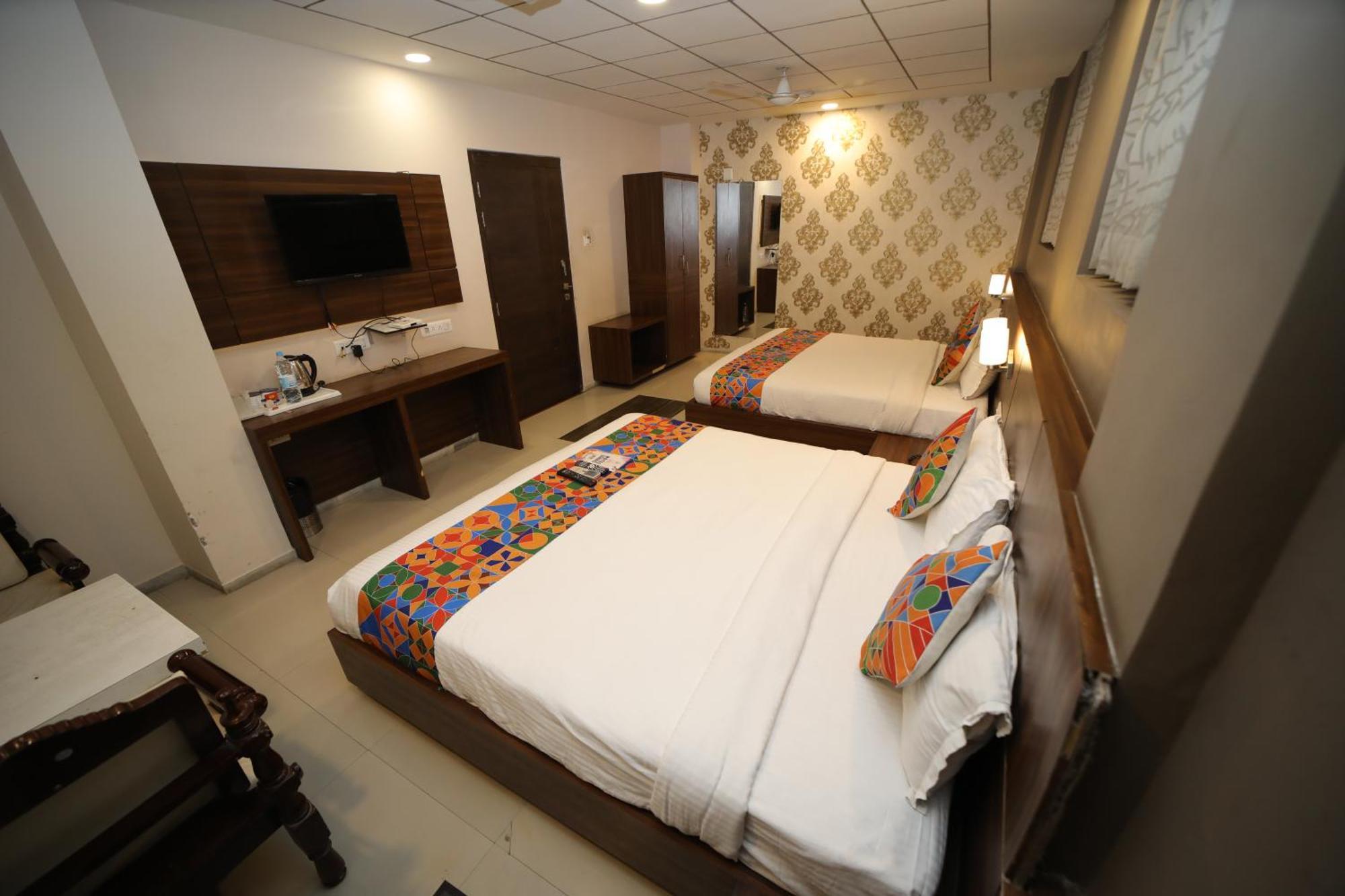 Hotel Damanis Udaipur Exterior photo