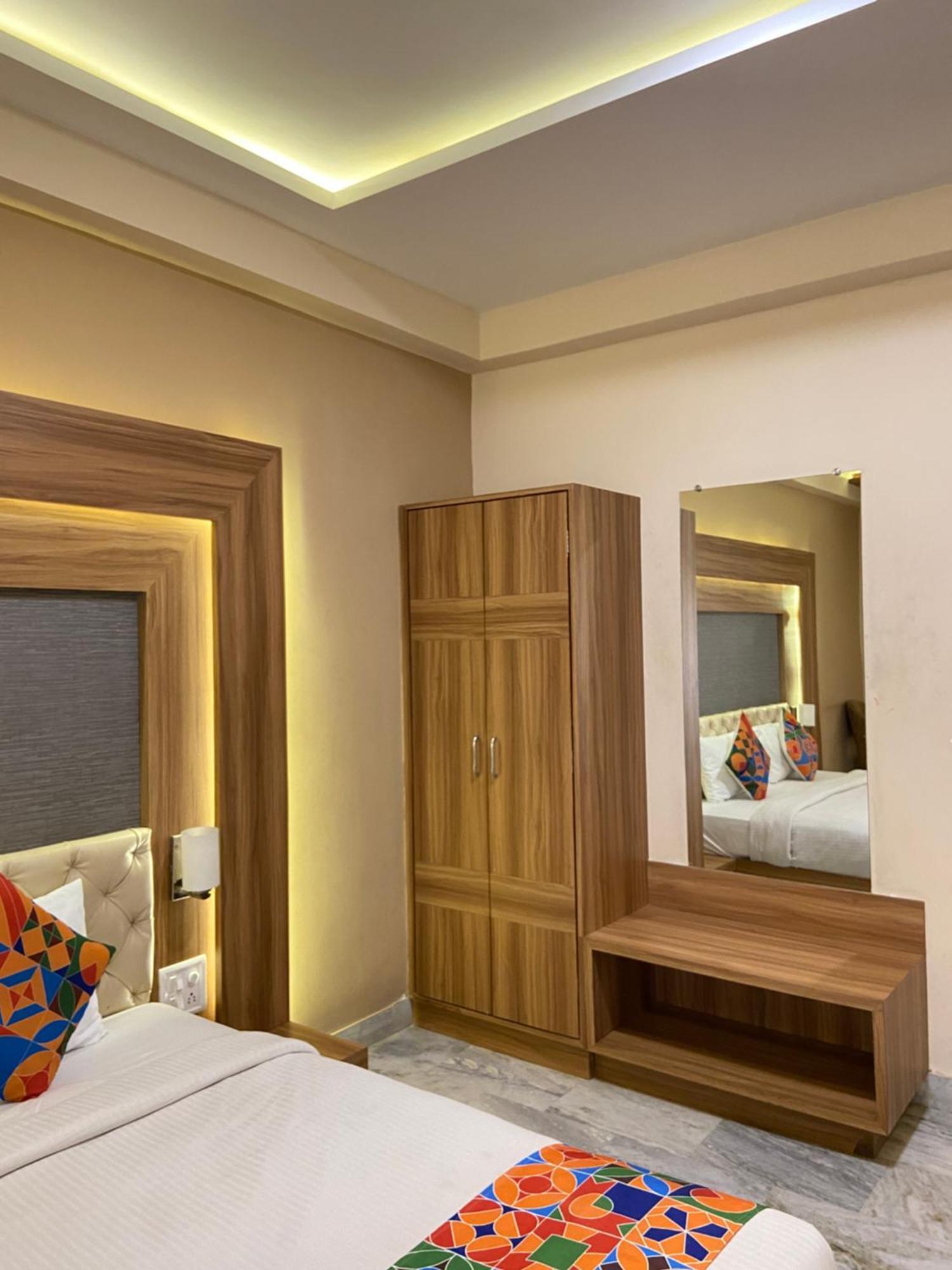 Hotel Damanis Udaipur Exterior photo