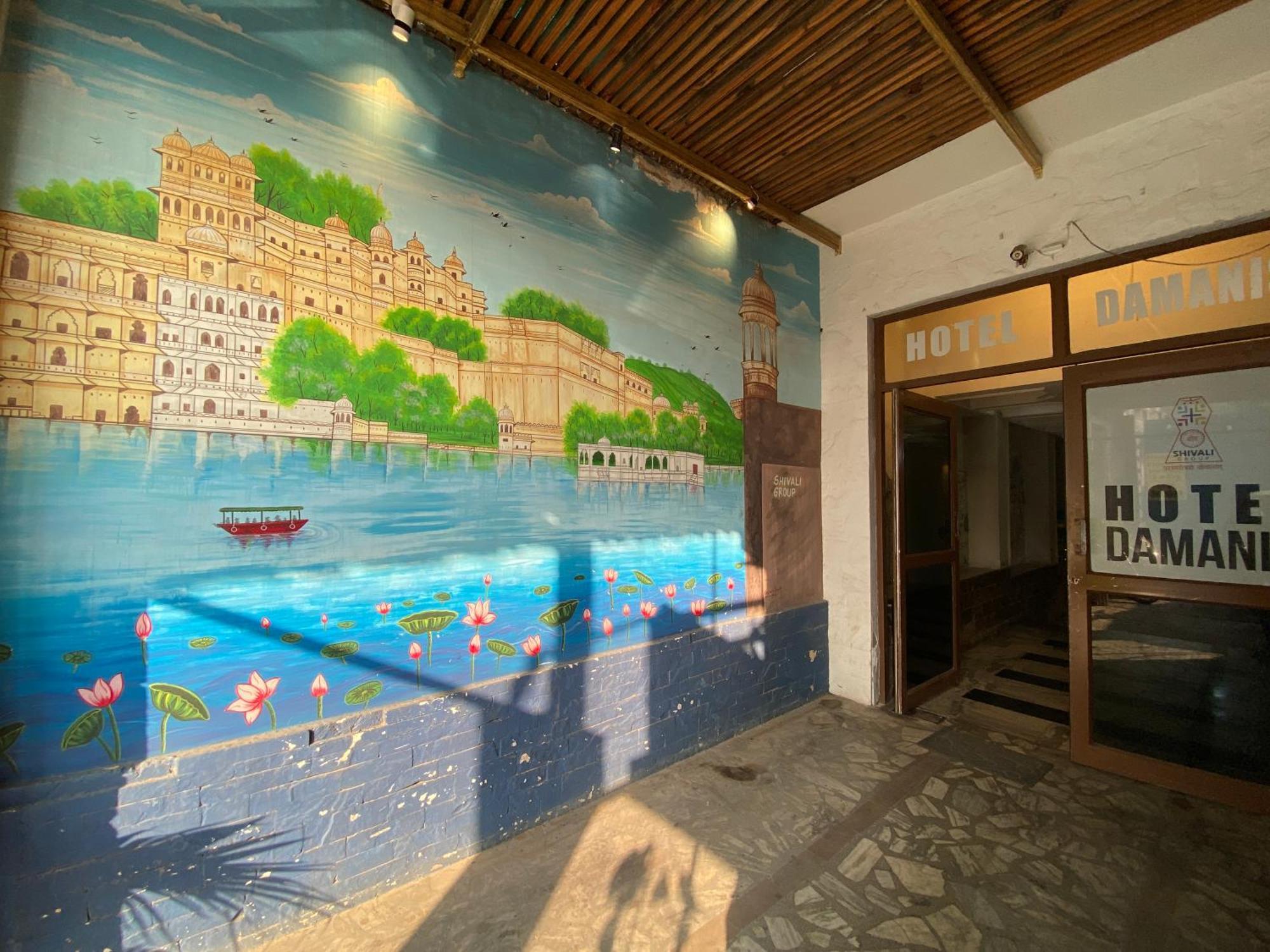 Hotel Damanis Udaipur Exterior photo